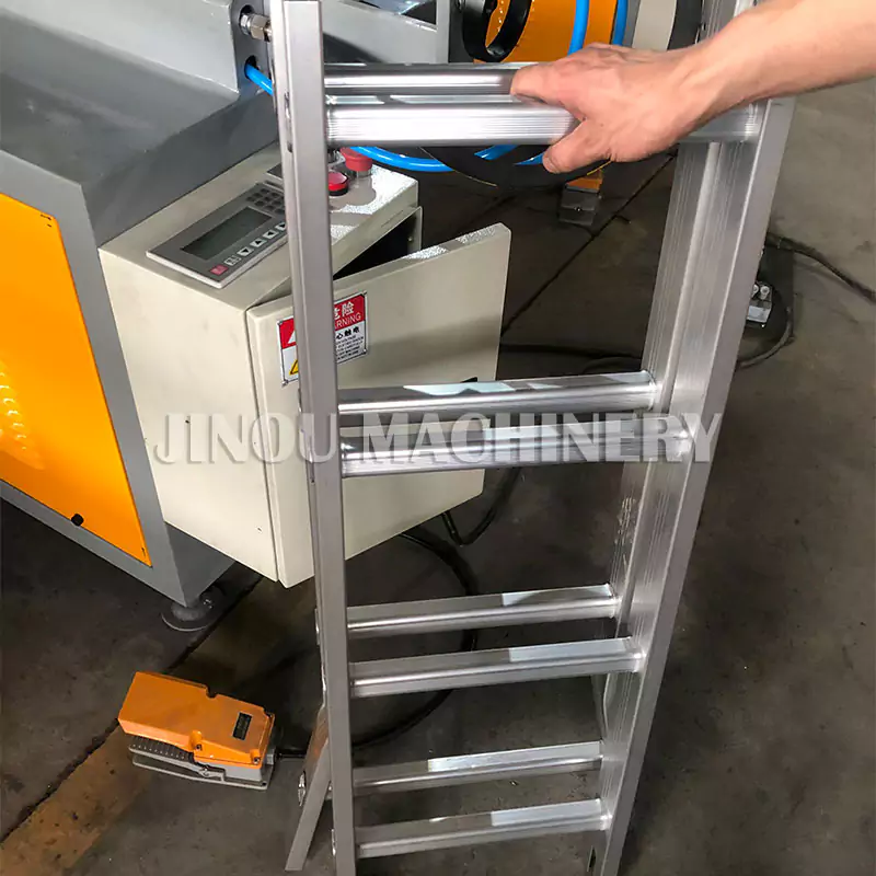 Ladder Riveting Machine for the Aluminium Steel Ladders With Splayfoot